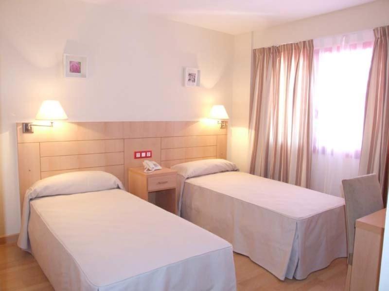 Hotel Villa De Zaragoza Касетас Номер фото